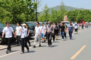 踐行“兩山”理念，彰顯青春風(fēng)采 ——房總集團團委組織開展“五四”